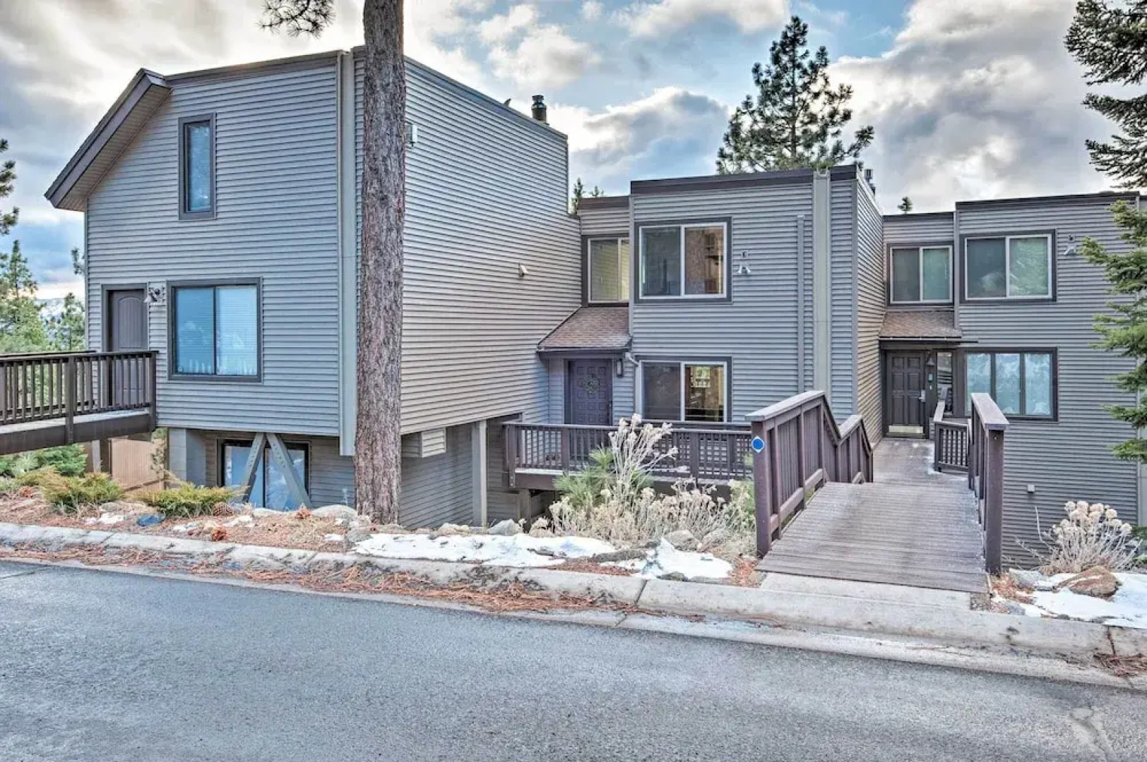 2 Mi to Heavenly Mountain: Tahoe Retreat w/ Views