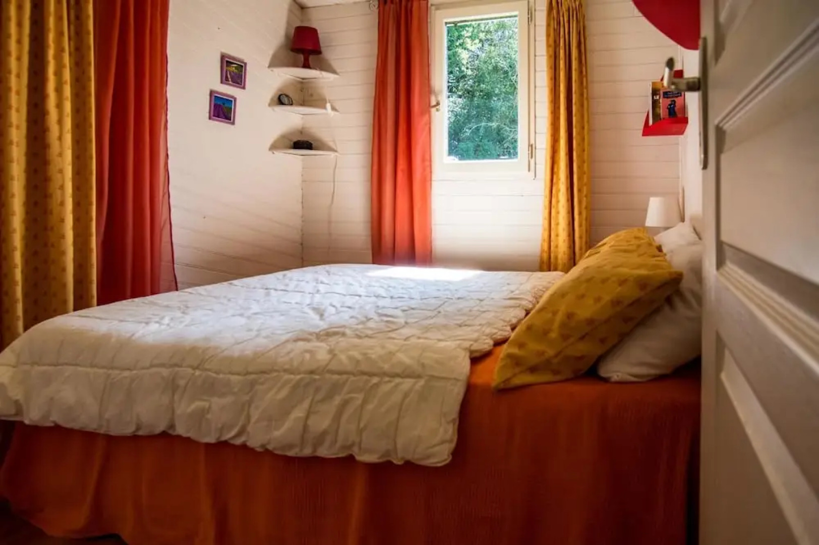 Villa With 2 Bedrooms in Saint-laurent-des-hommes, With Wonderful Lake