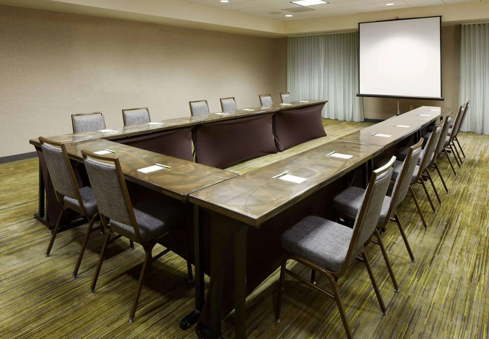 Courtyard by Marriott Edison Woodbridge