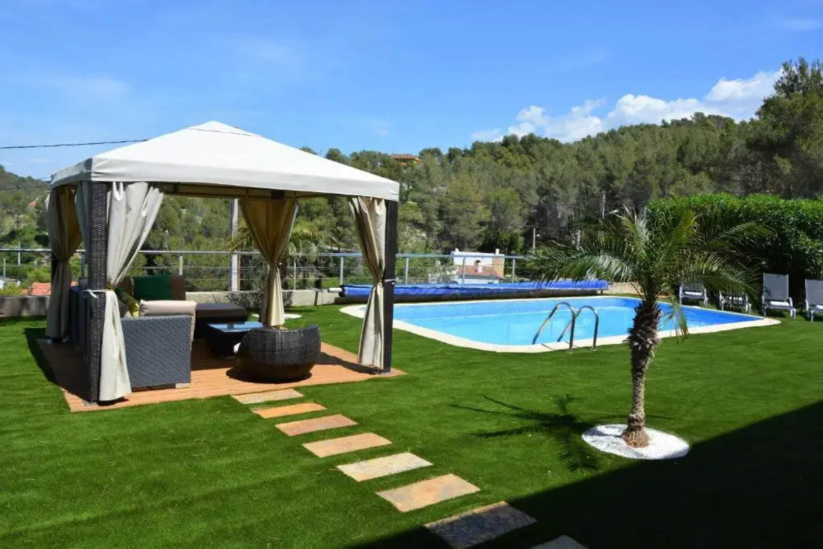 Villa Los Pinos 14 People AC Very confortable Outdoor area View Calm Area 10 minutes Drive From Sitges