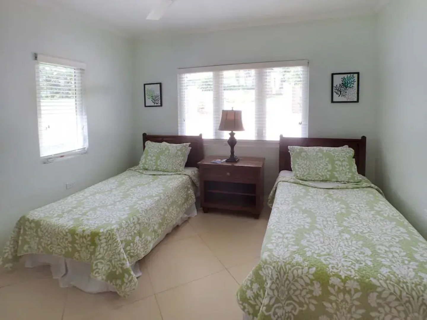 Je Suis Content, Silver Sands 3BR