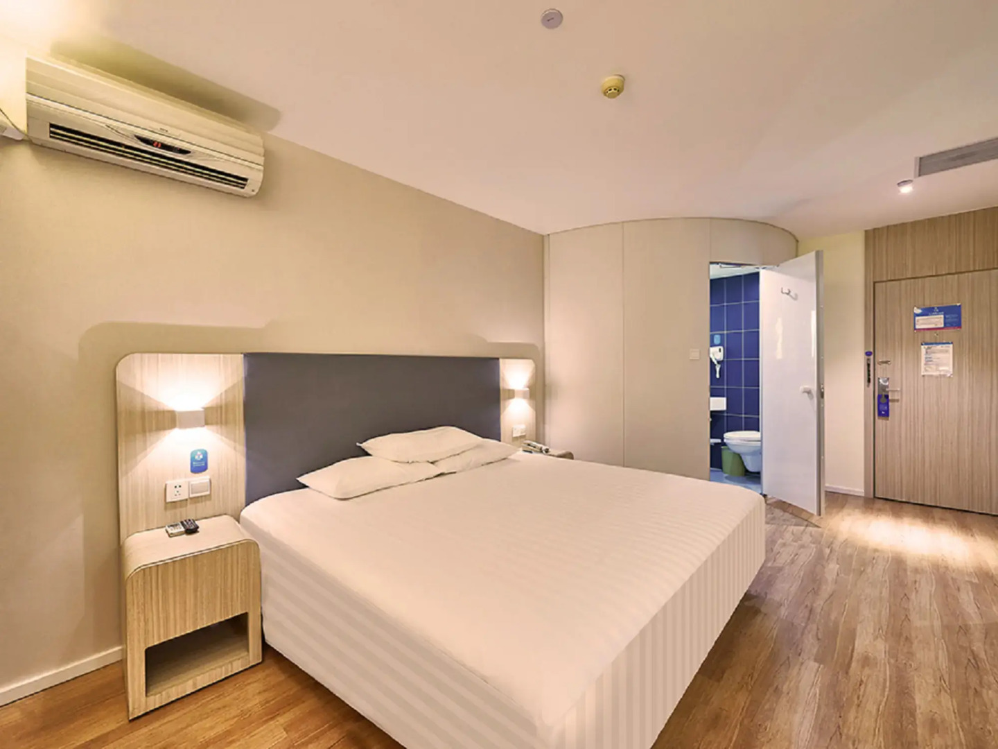 HanTing Hotel (Qitaihe Pedestrian Street)