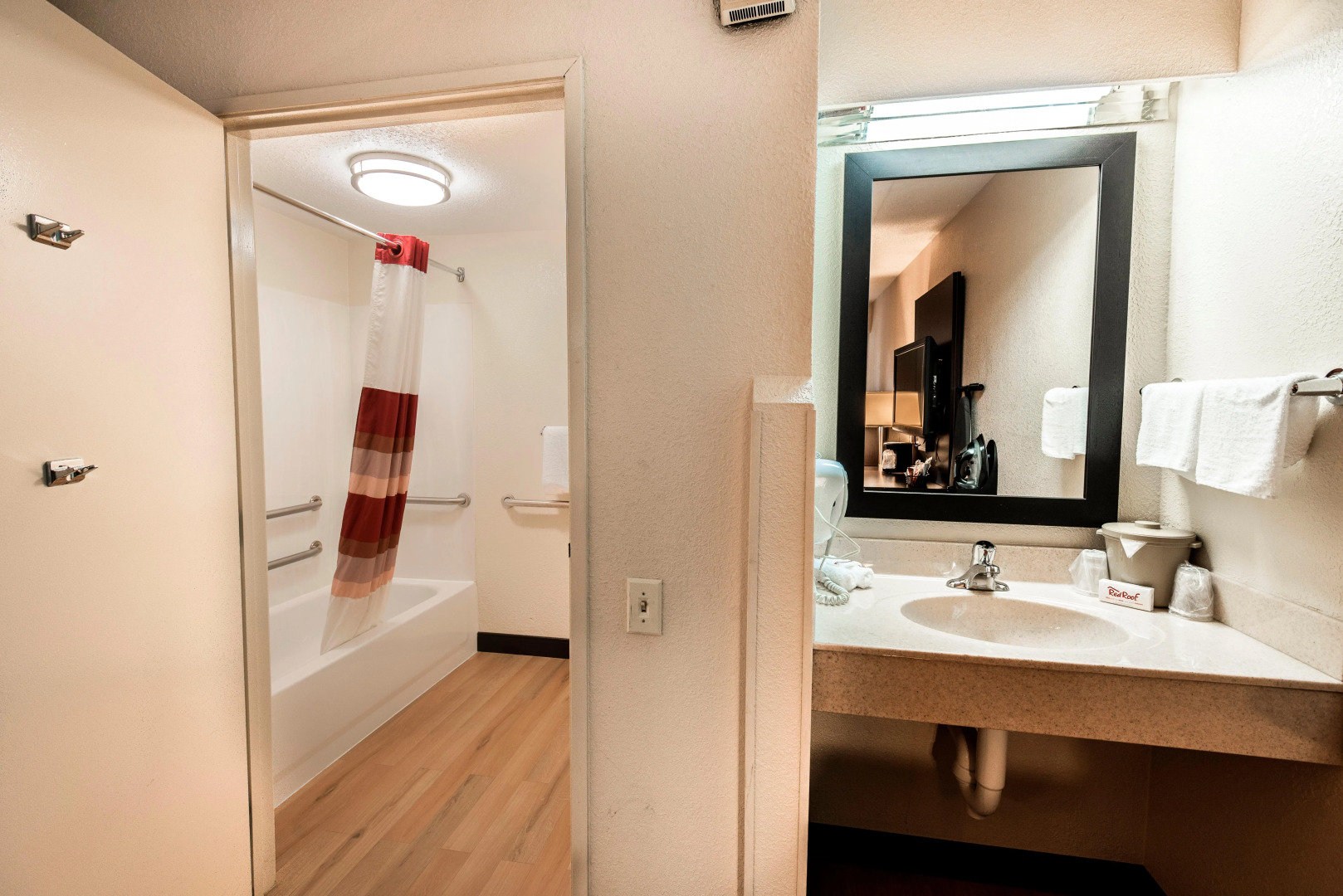 Red Roof Inn PLUS+ Chicago - Naperville