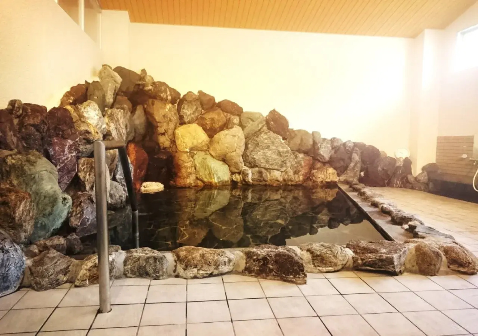 Kokumin Shukusha Furuiwayaso