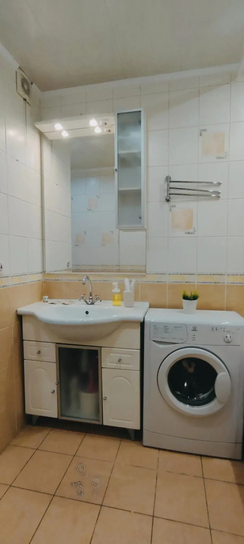 Белый ночлег на улице Индустриальная