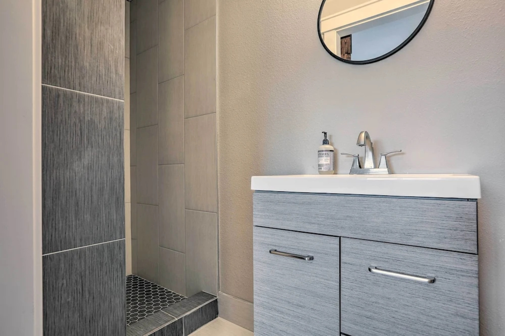 Family-friendly Redmond Getaway: Walk to Dtwn