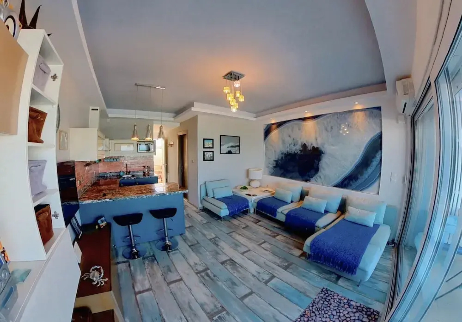 Deluxe Beach Apartment- Sleeps 2 & Private Terrace