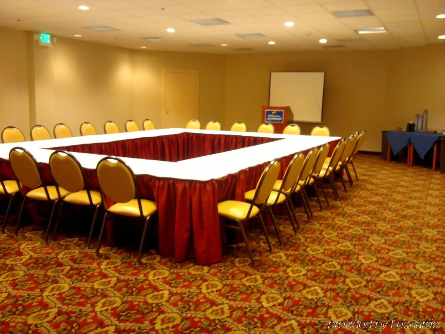 Vinland Hotel and Lounge