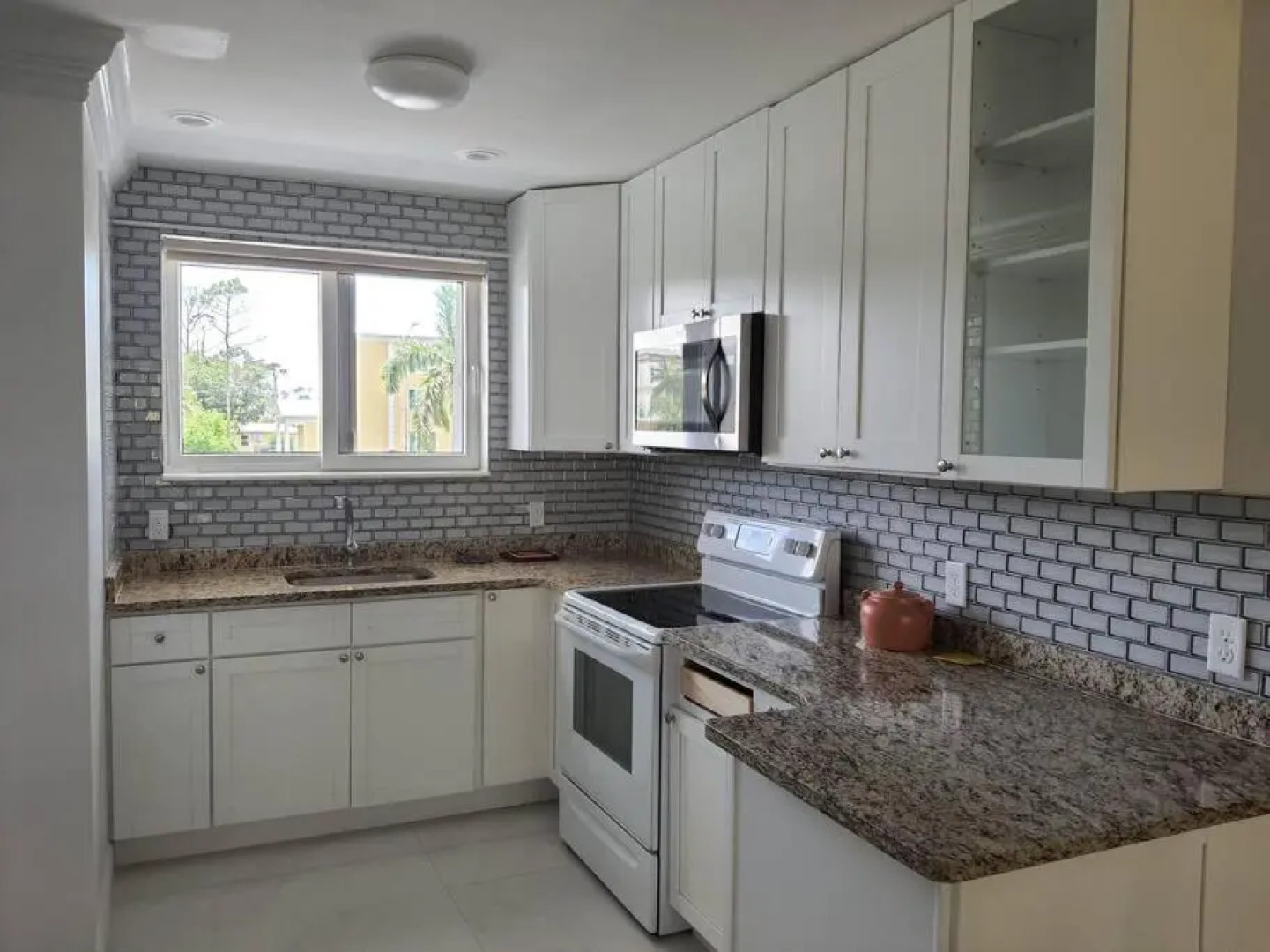 Contemporary 2-bed 2-bath condo