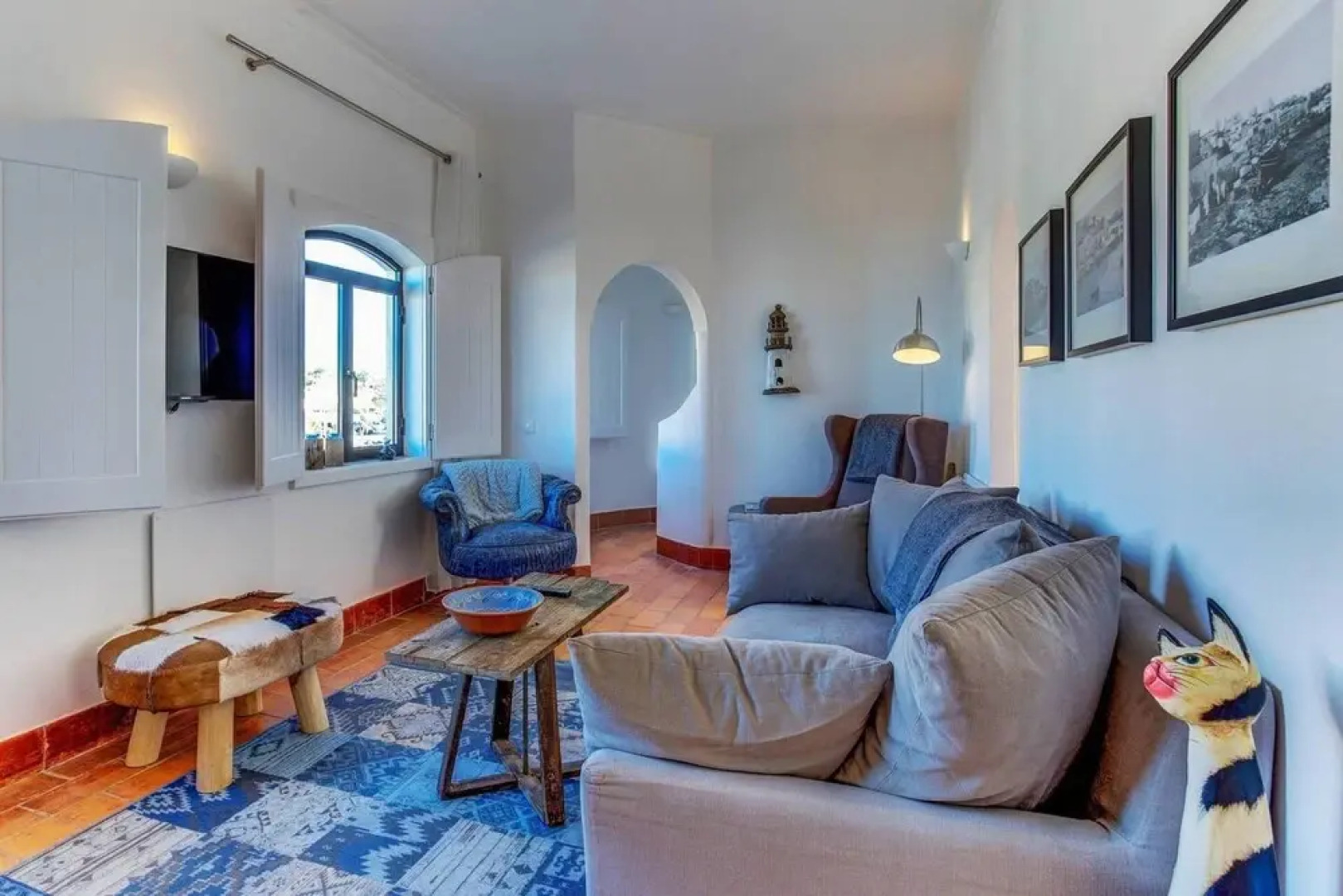 Waterfront, big Terrace, hot tub & 200 m to Beach