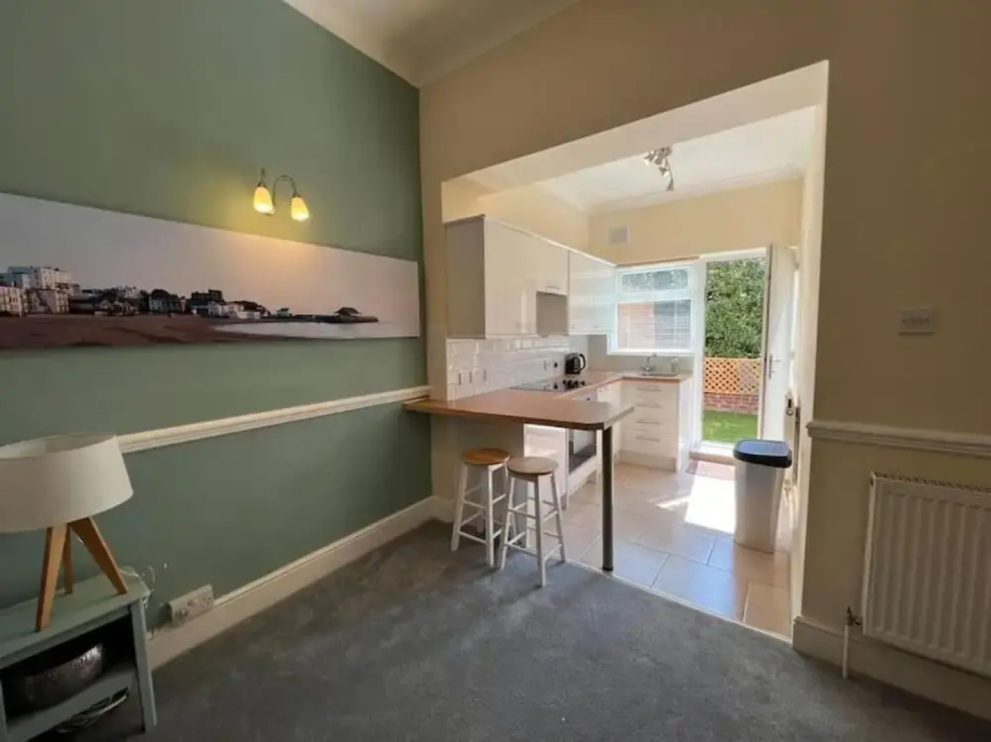 Cosy Coach House Garden Apt by the Sea Res Parking