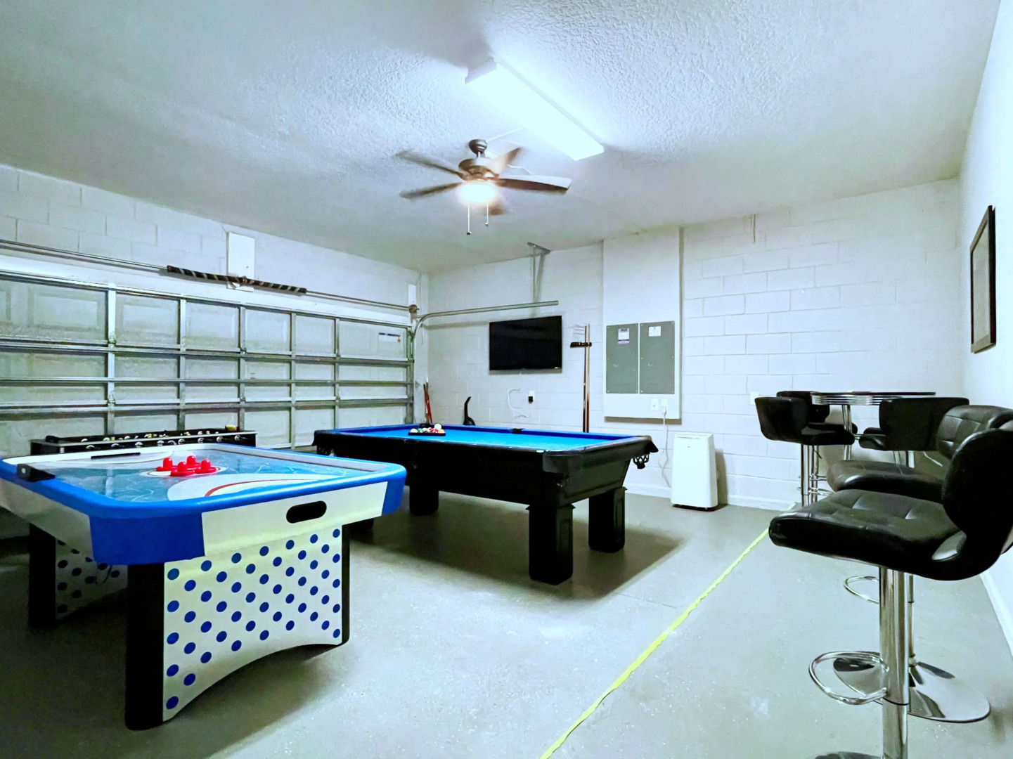 Huge10Bd Spa Gm Pool Solterra-5252OA, Davenport, US