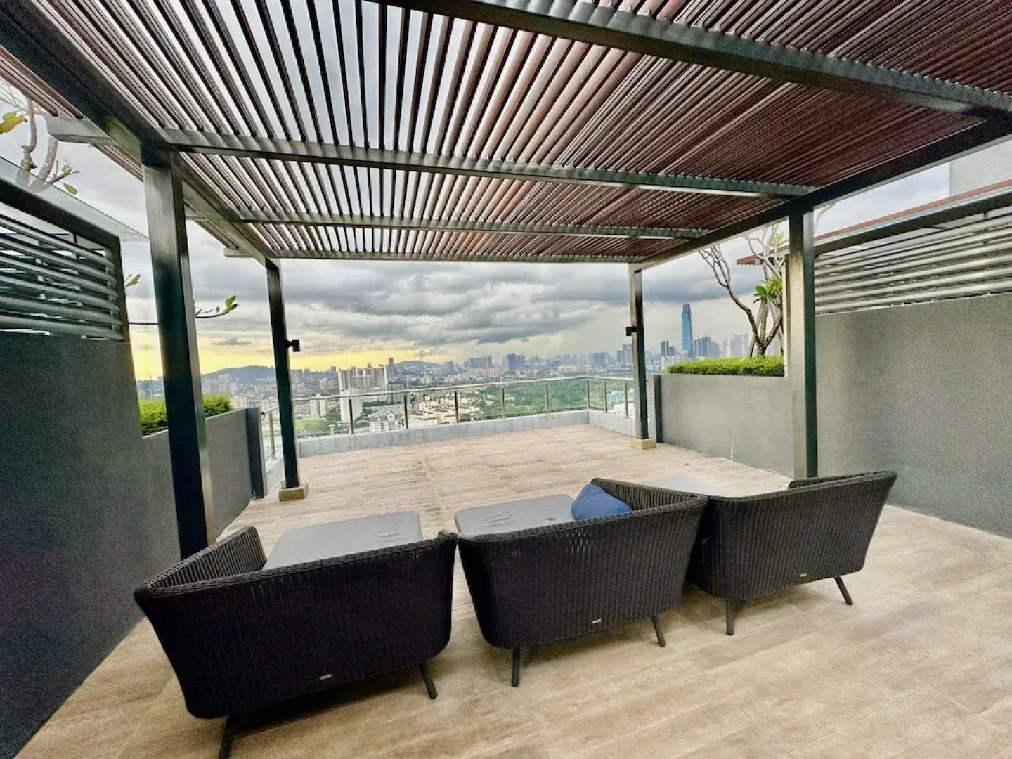 Neu Suites by Moonlight