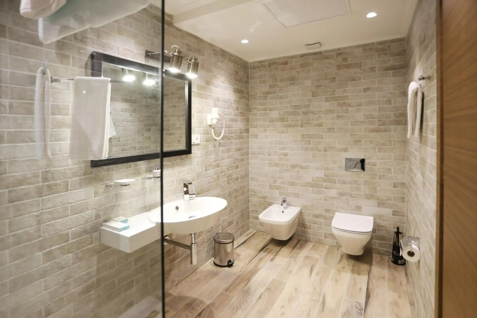 Ambassadori Kachreti Hotel & Golf Resort