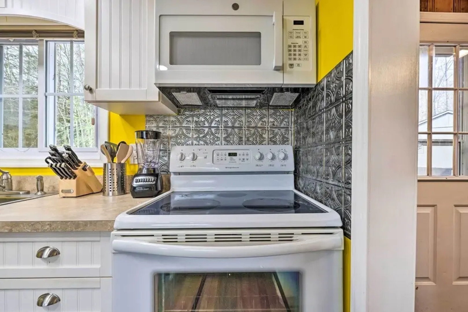 White Haven Lakeside Home w/ Kayaks & Fireplace!