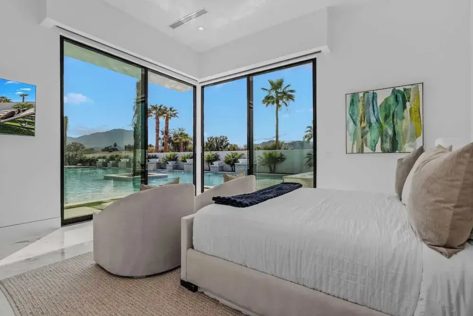 Sleeps 31 2 Luxury Villas w/ Pool + Spa, Putting Green Bravo by Avantstay