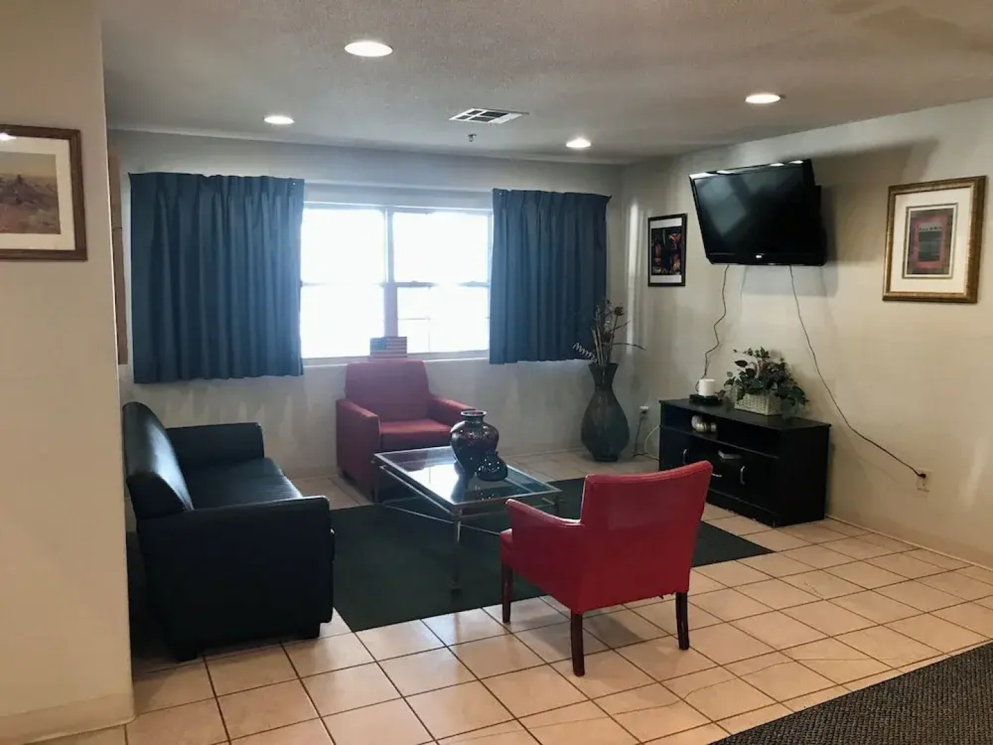 Chadron Inn & Suites