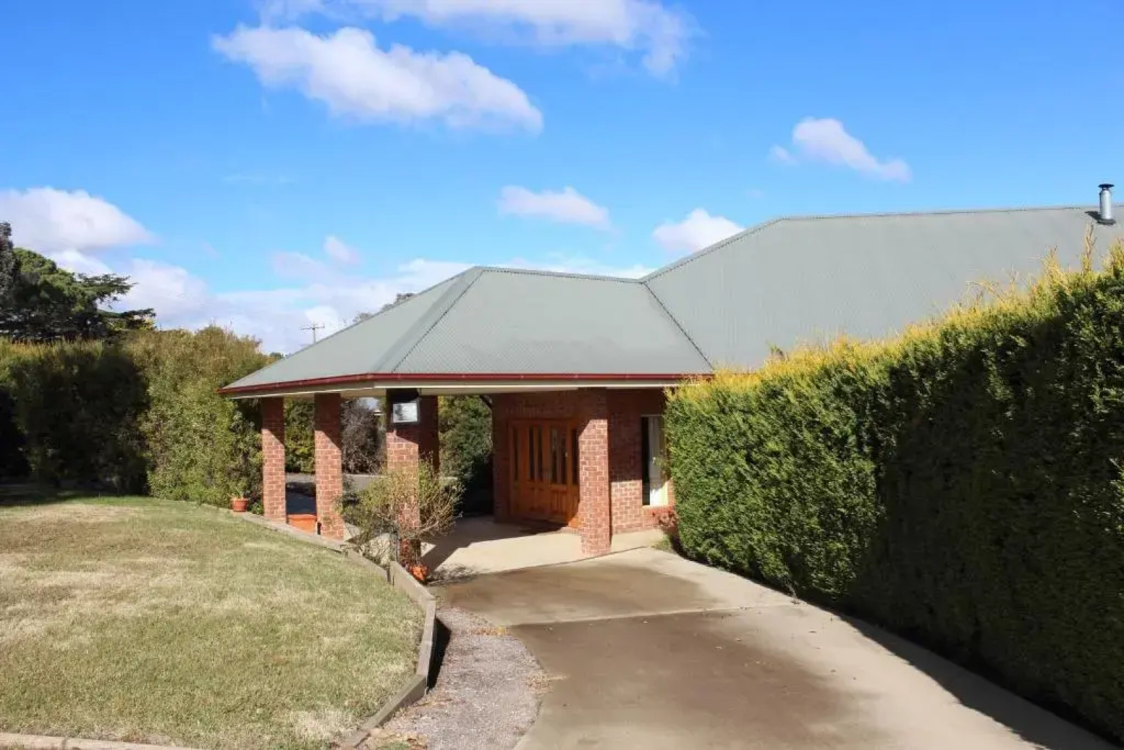 Gundaroo Manor Bed & Breakfast