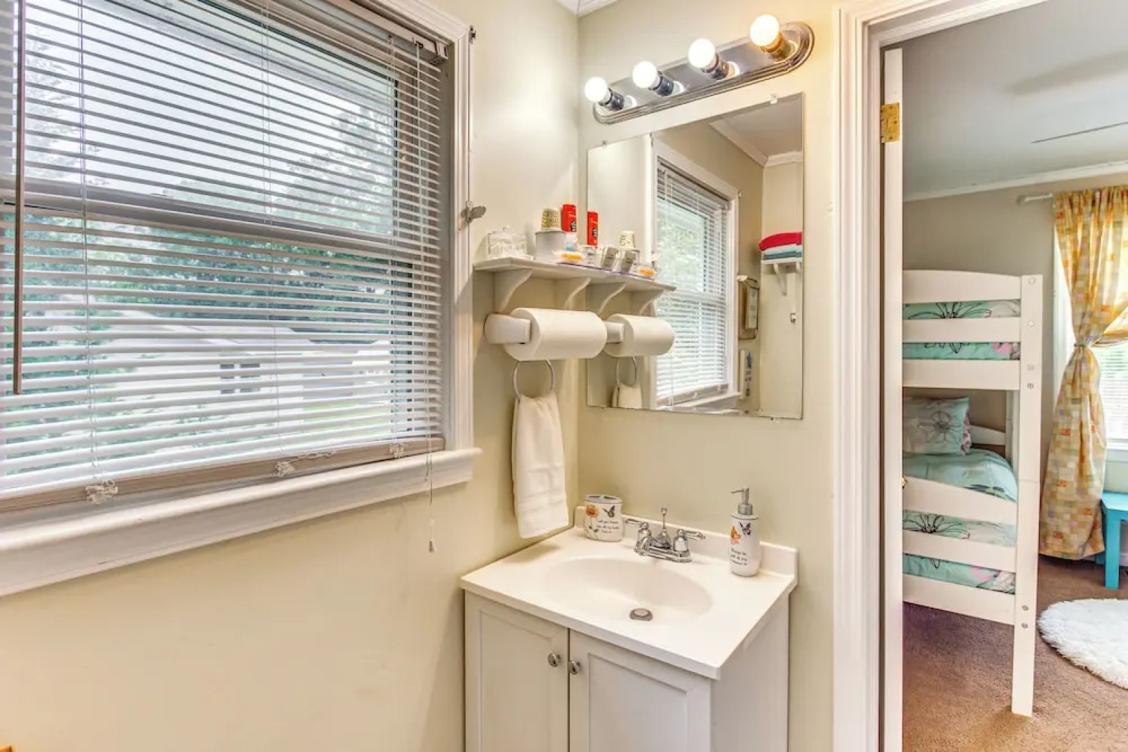 Charming Shallotte Home ~ 4 Mi to Ocean Isle Beach