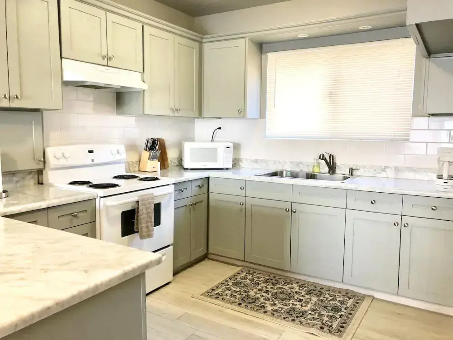 Perez Ipao Apts