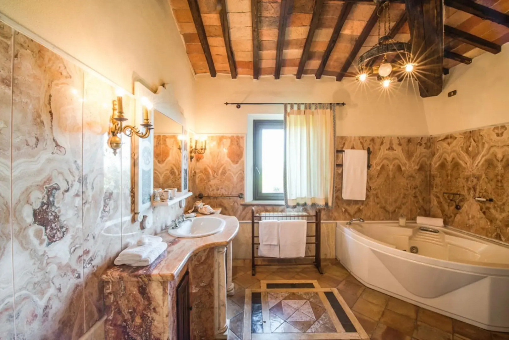 Independent Villa up to 18 Guests Pool Tennis Fitness and Wellness Area -villa Giuncheto