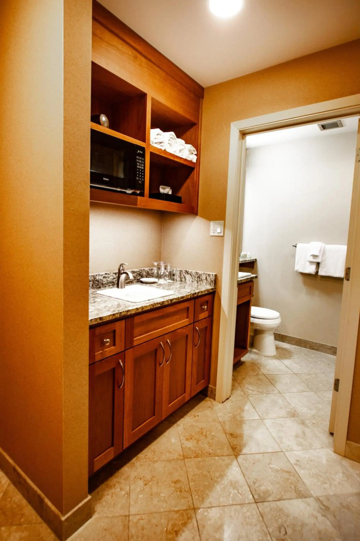 Mirabeau Park Hotel & Convention Center