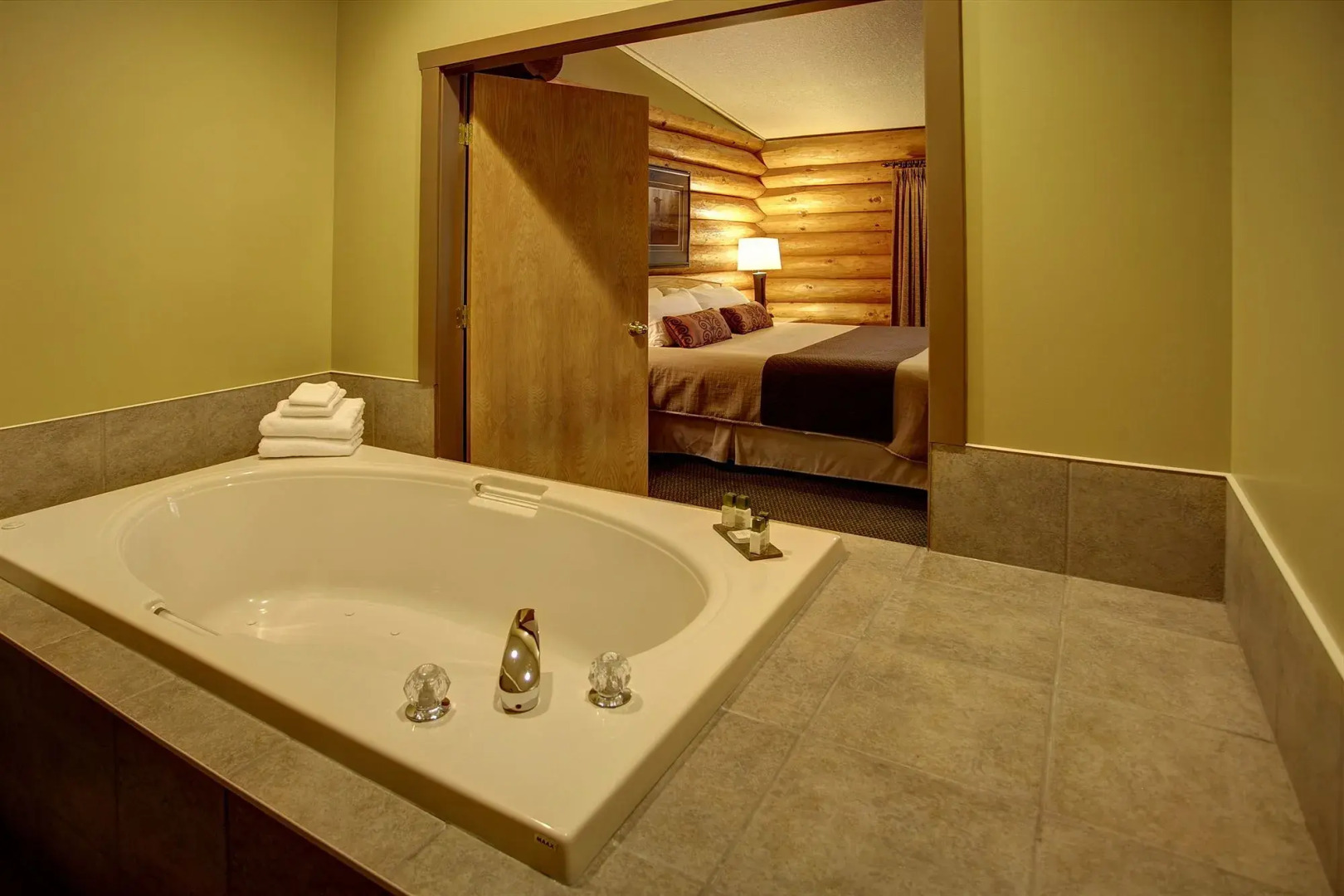 Tigh-Na-Mara Seaside Spa Resort