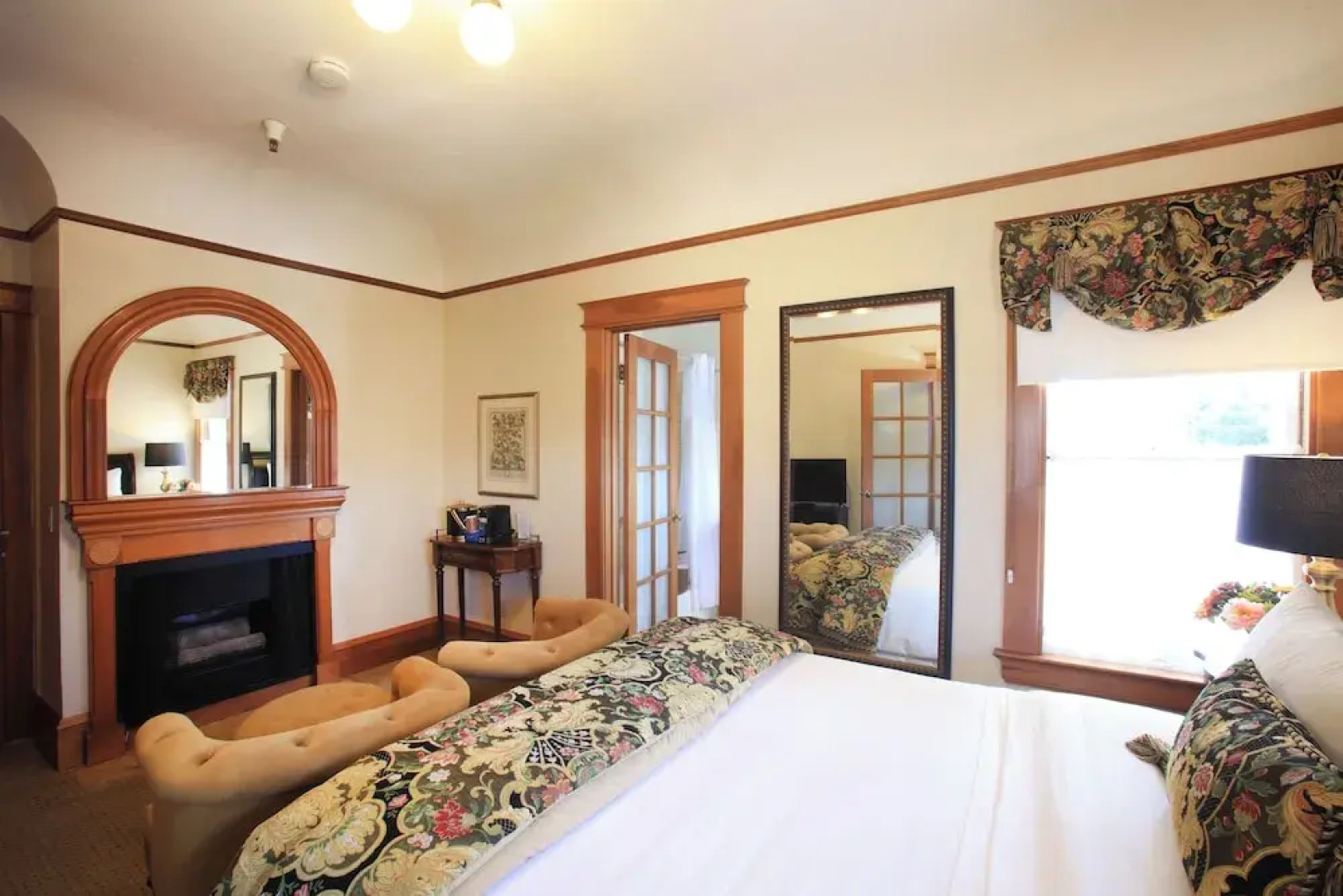 The Charles Pacific Grove - Artfully Designed Inclusive Inn