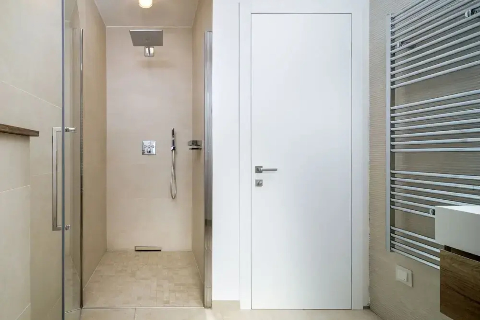 Beachfront Villa Grey Martini with Pool