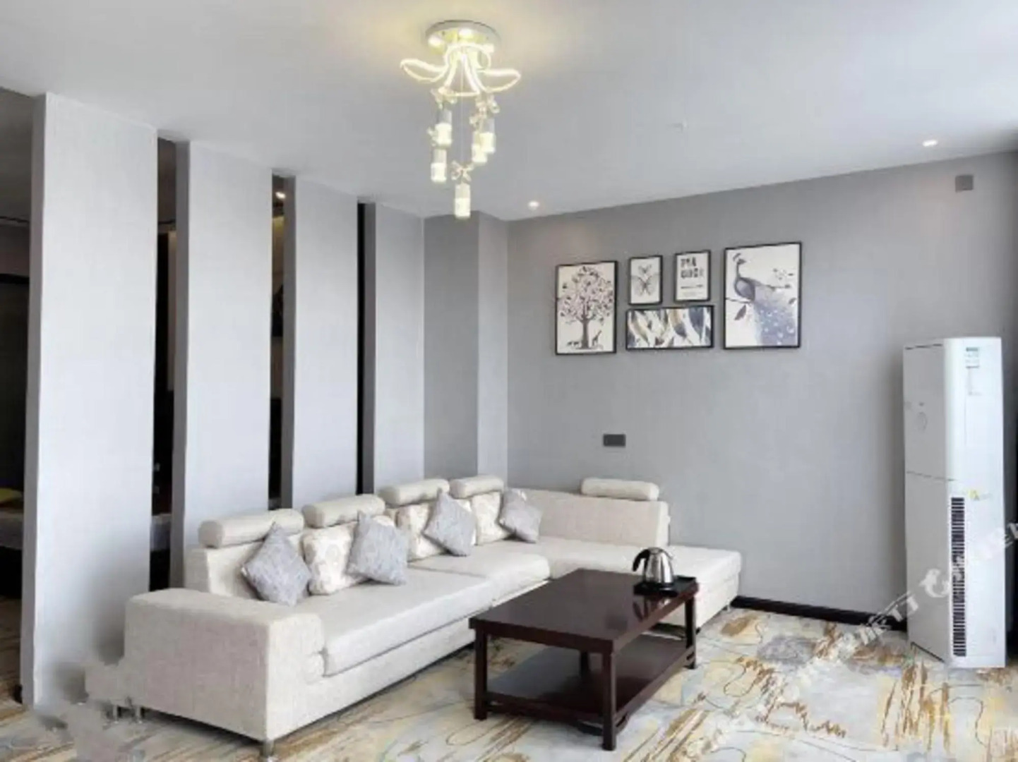 Longcheng Business Hotel