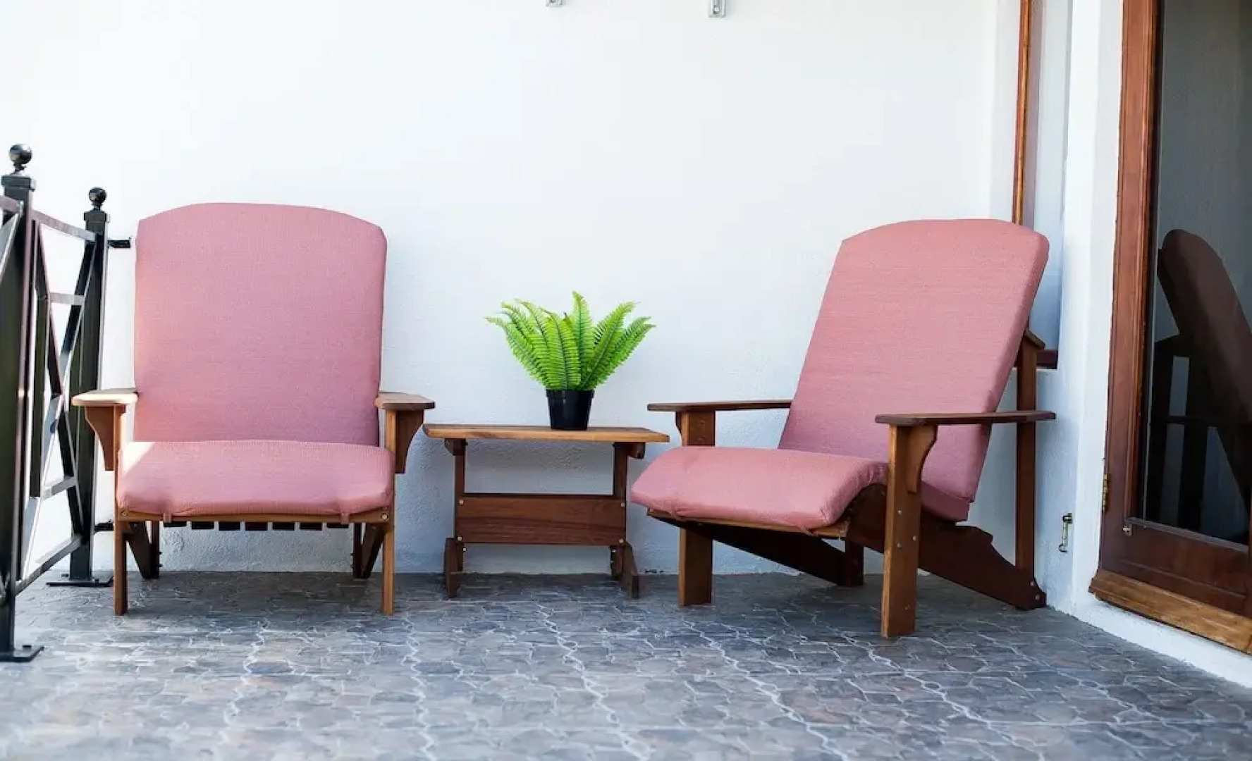 Nama White Guest House