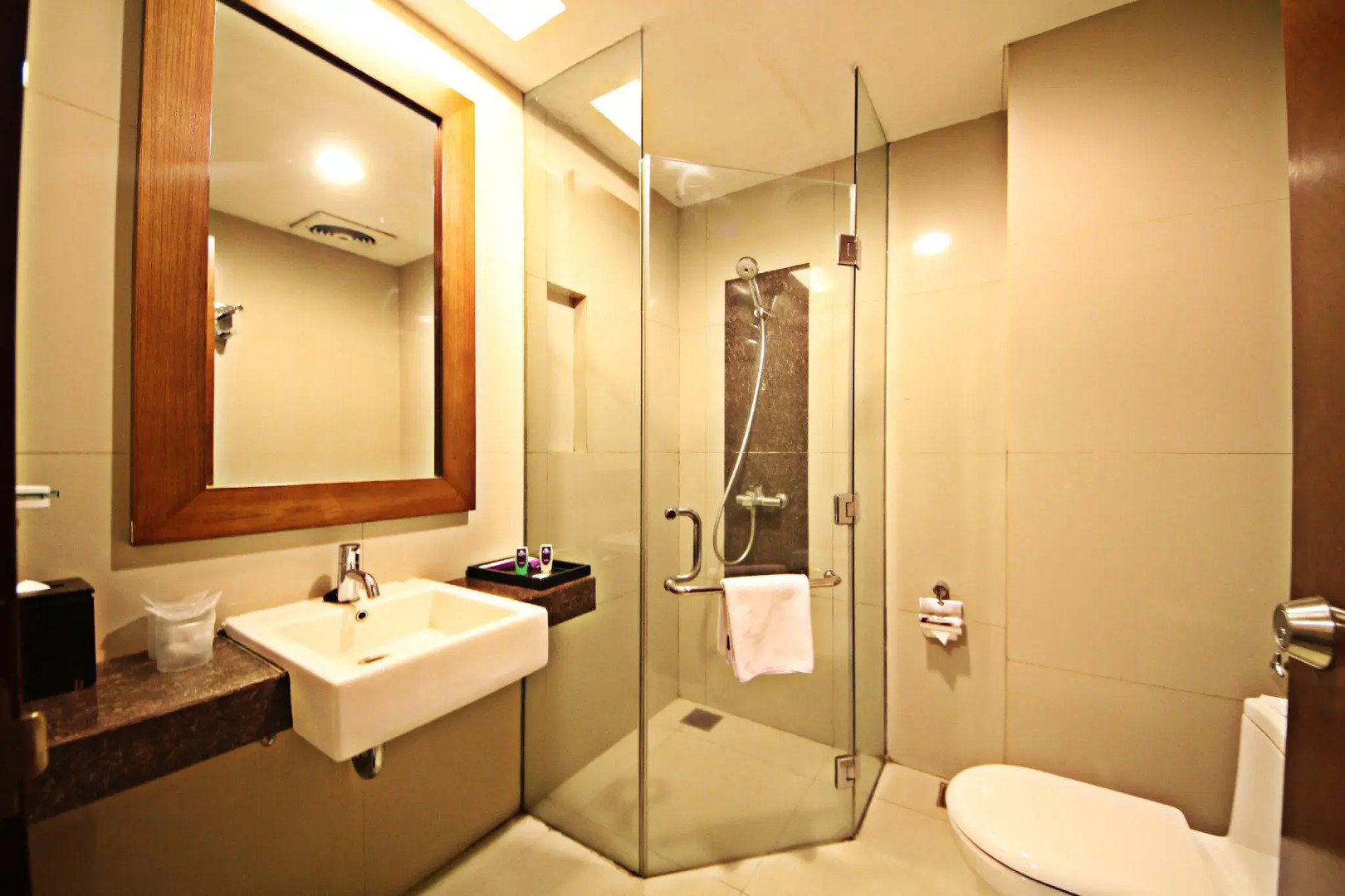 Anggrek Shopping Hotel