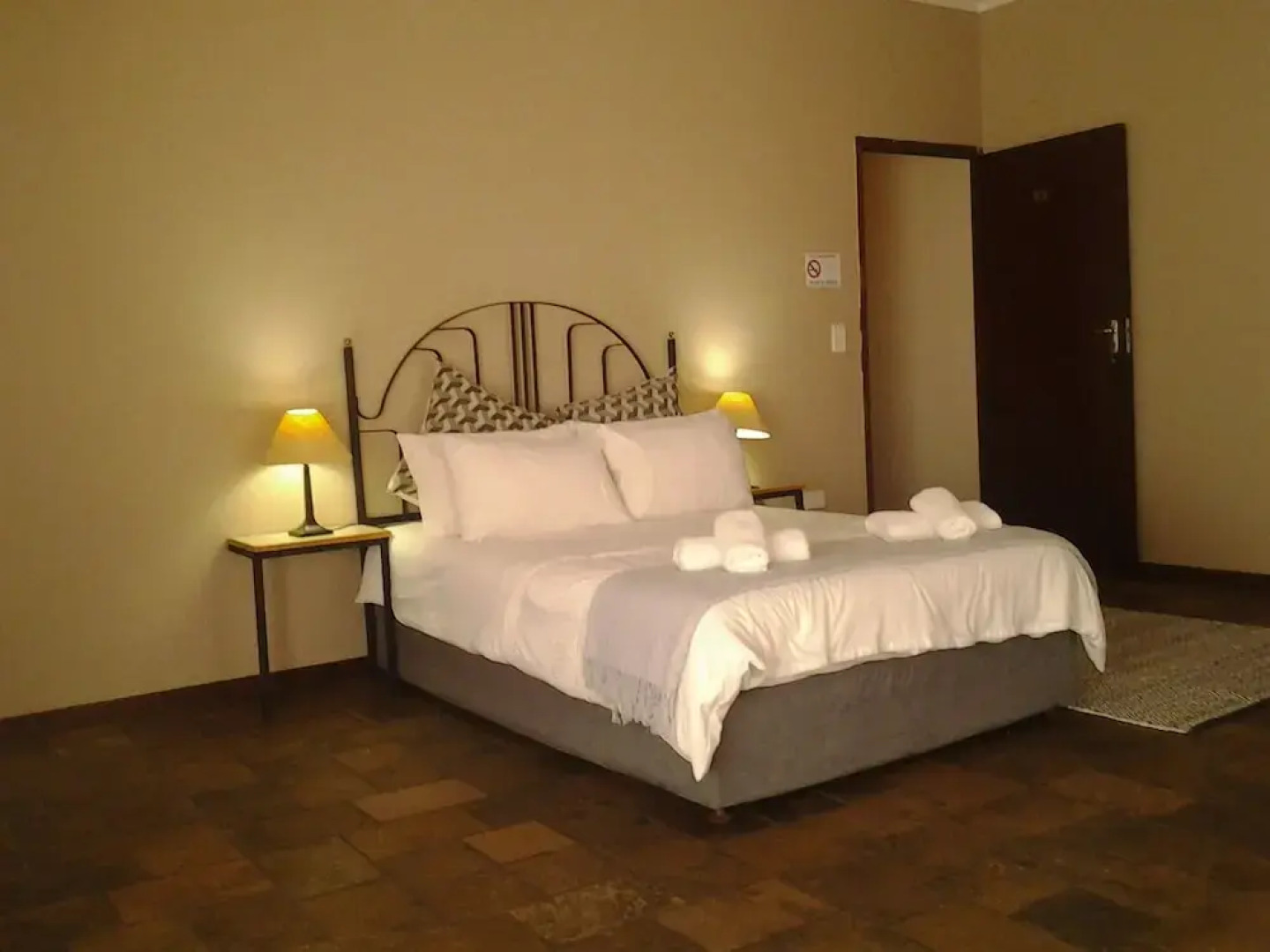 Stoney's Country Hotel