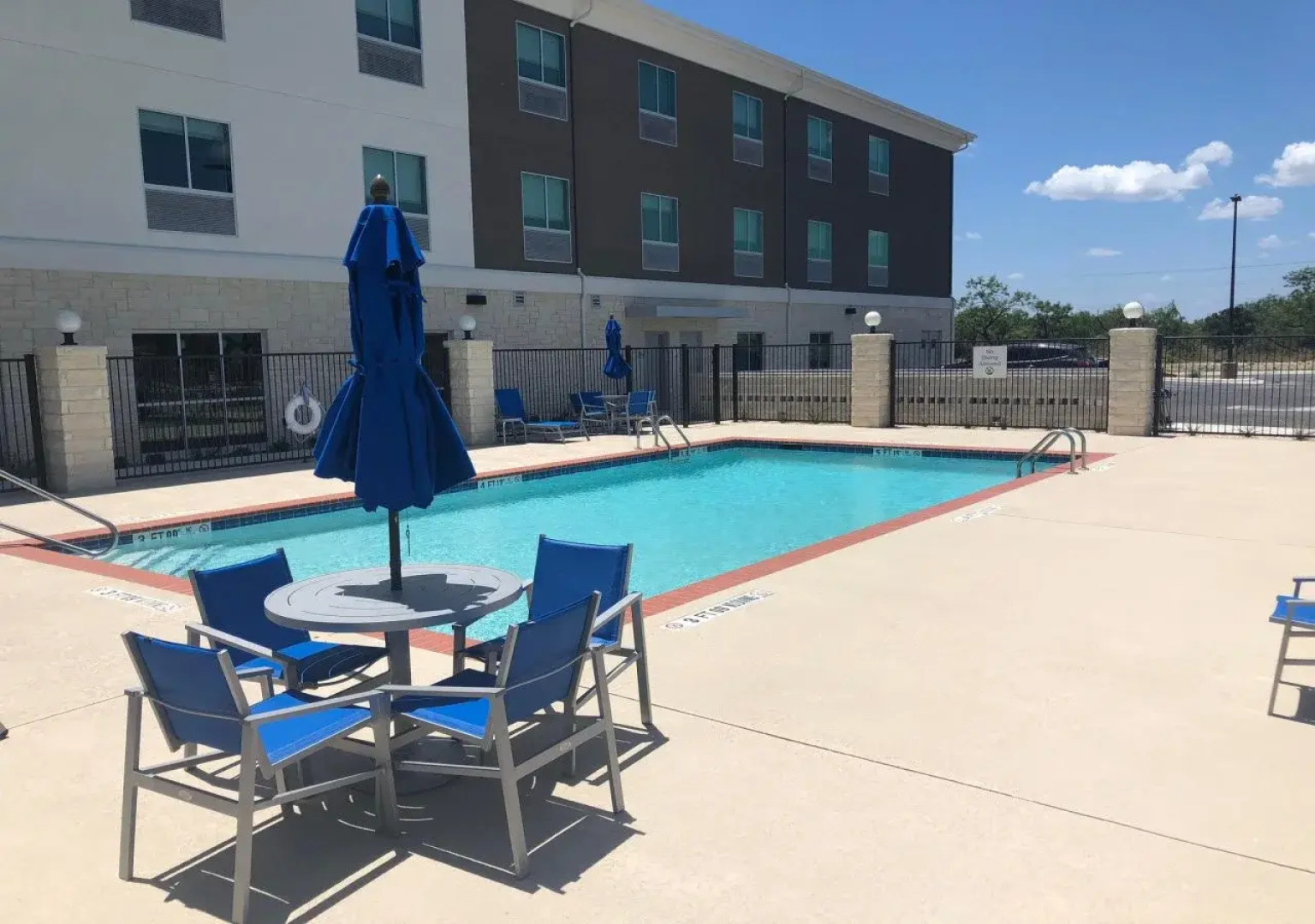 Holiday Inn Express & Suites Junction by IHG