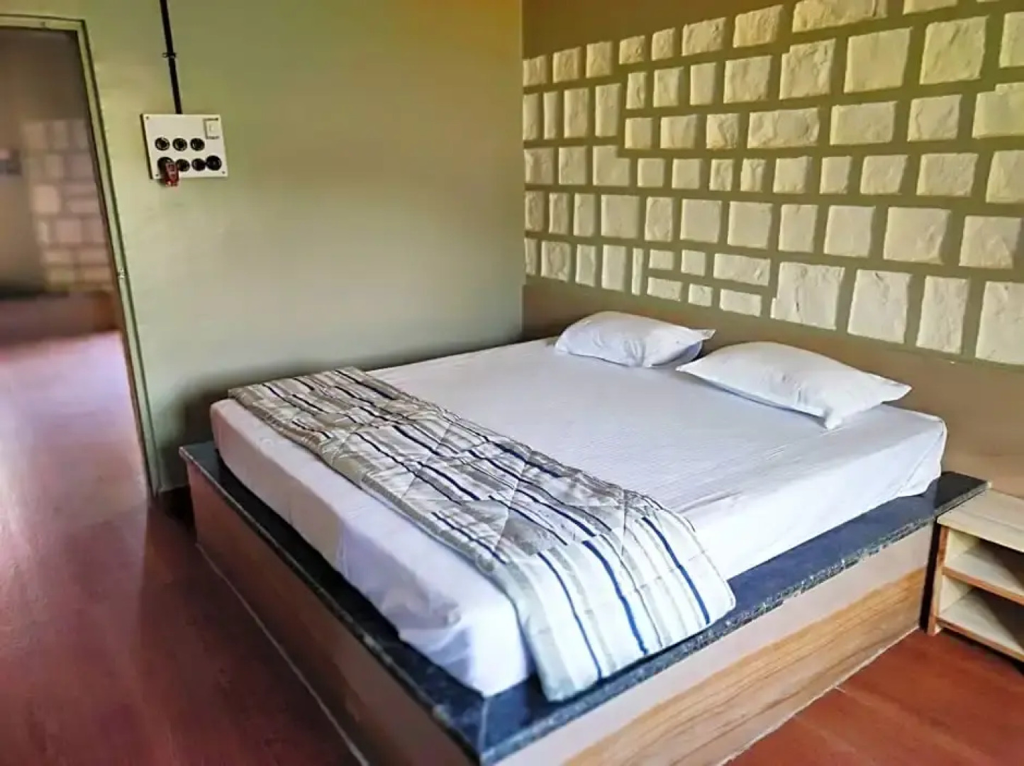 Club Shandilya-A Cheerful 3 BR Place in Nature lap