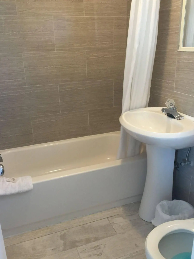 Pleasant Manor Motel