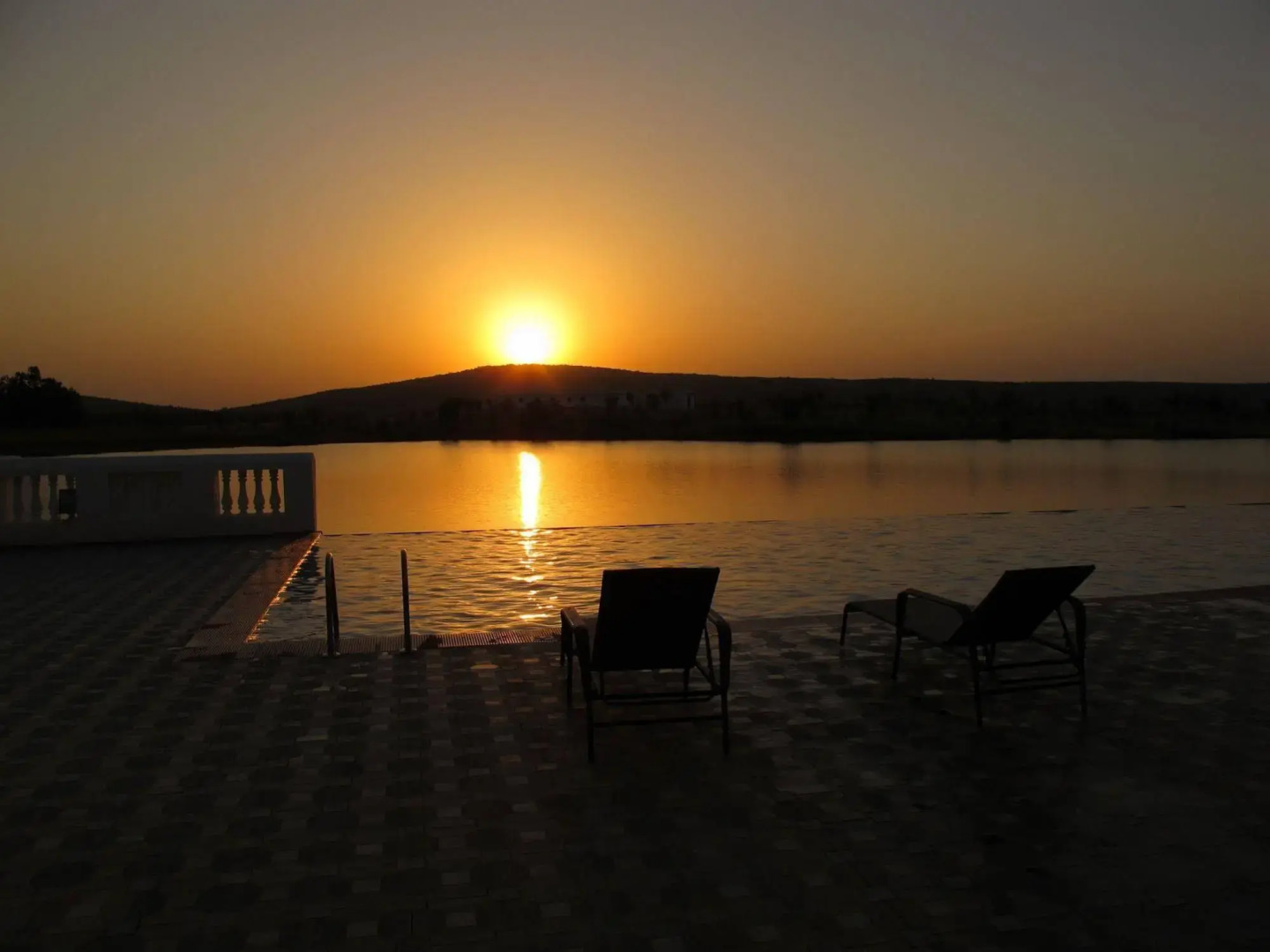 juSTa Lake Nahargarh Palace