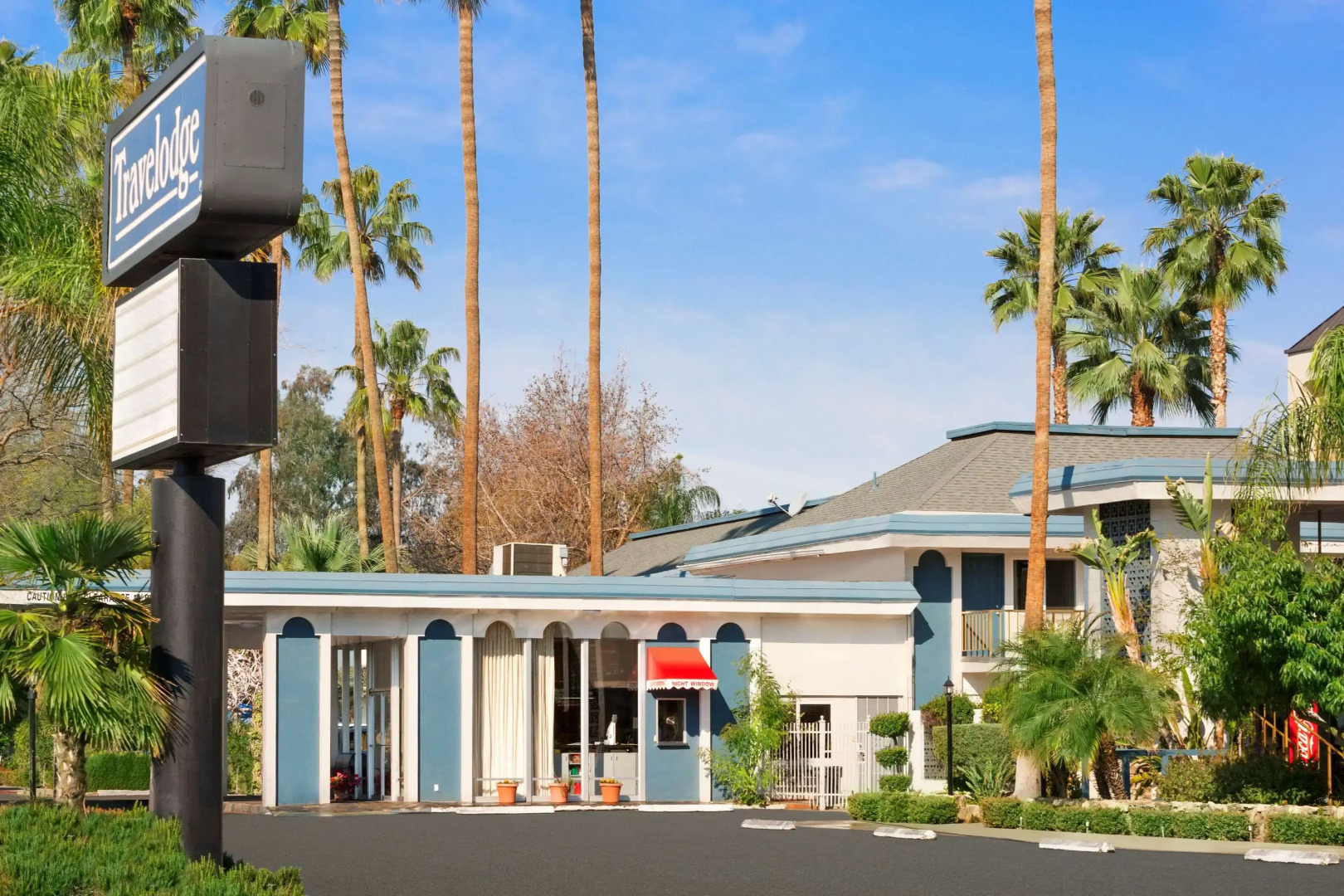 Travelodge by Wyndham Bakersfield