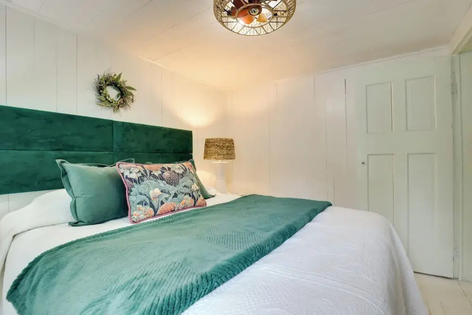 Walk to Eats: Mtn-view Hammondsport Hideaway!