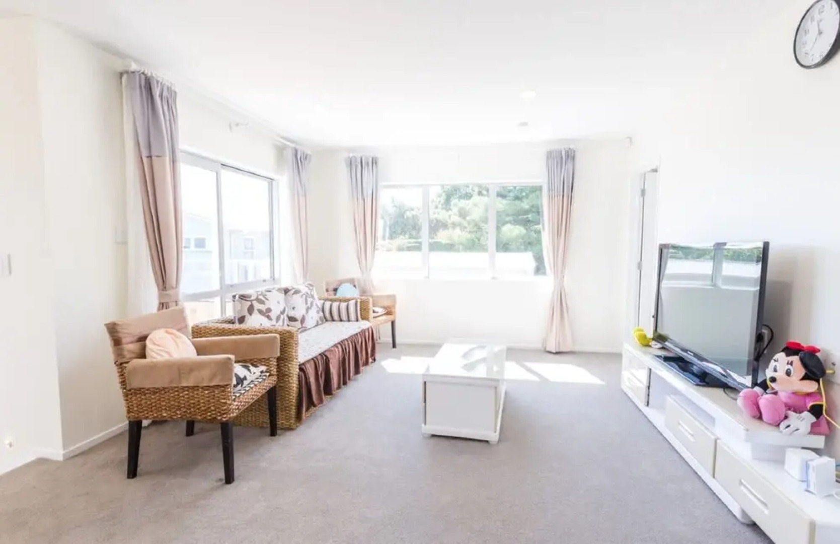 Brand New, High Spec 3 Bd Home Quiet Location