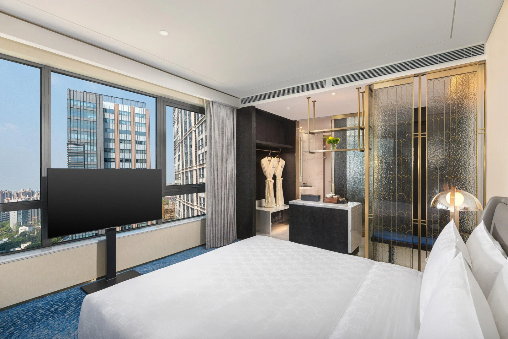 HUALUXE Shanghai Changfeng Park by IHG