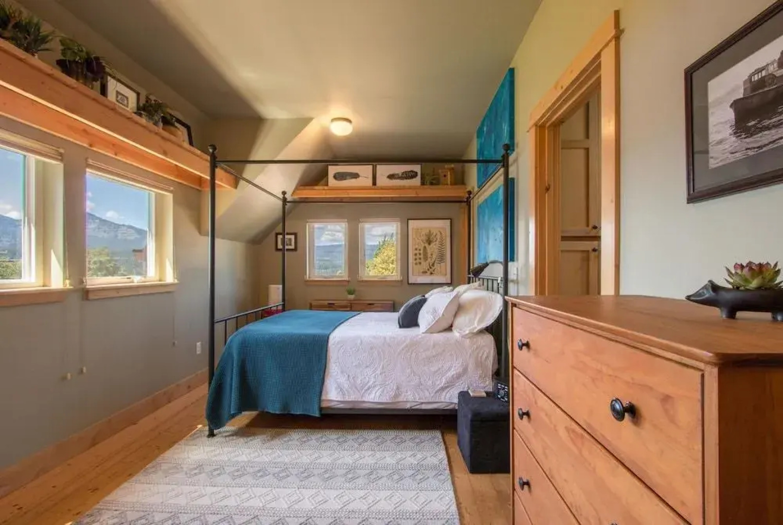 Venture Garden House 1 Bedroom Cottage by Redawning