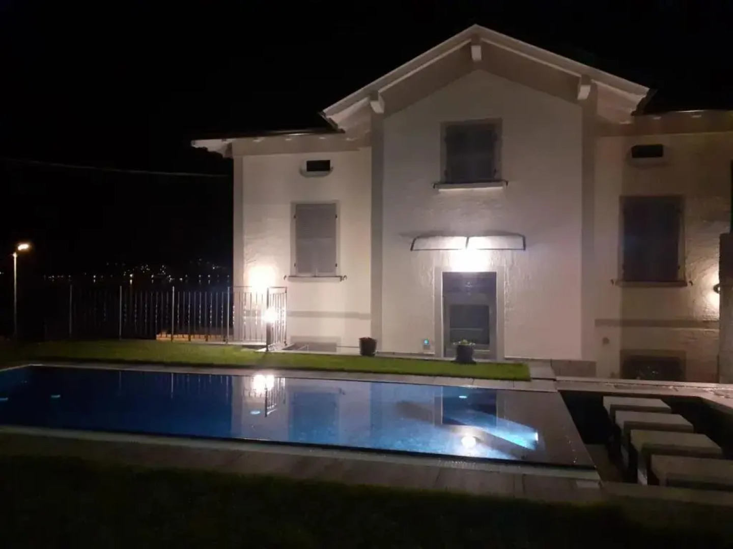 Lescen White Residence - Lake View