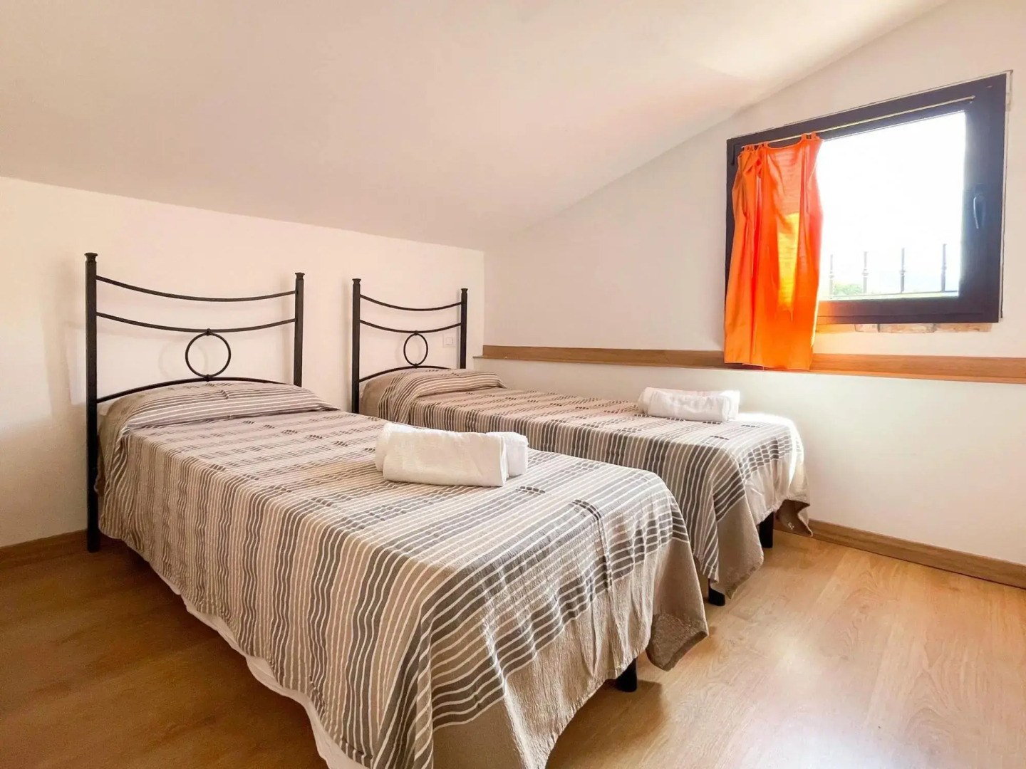 Attractive holiday home in Urbania with bubble bath