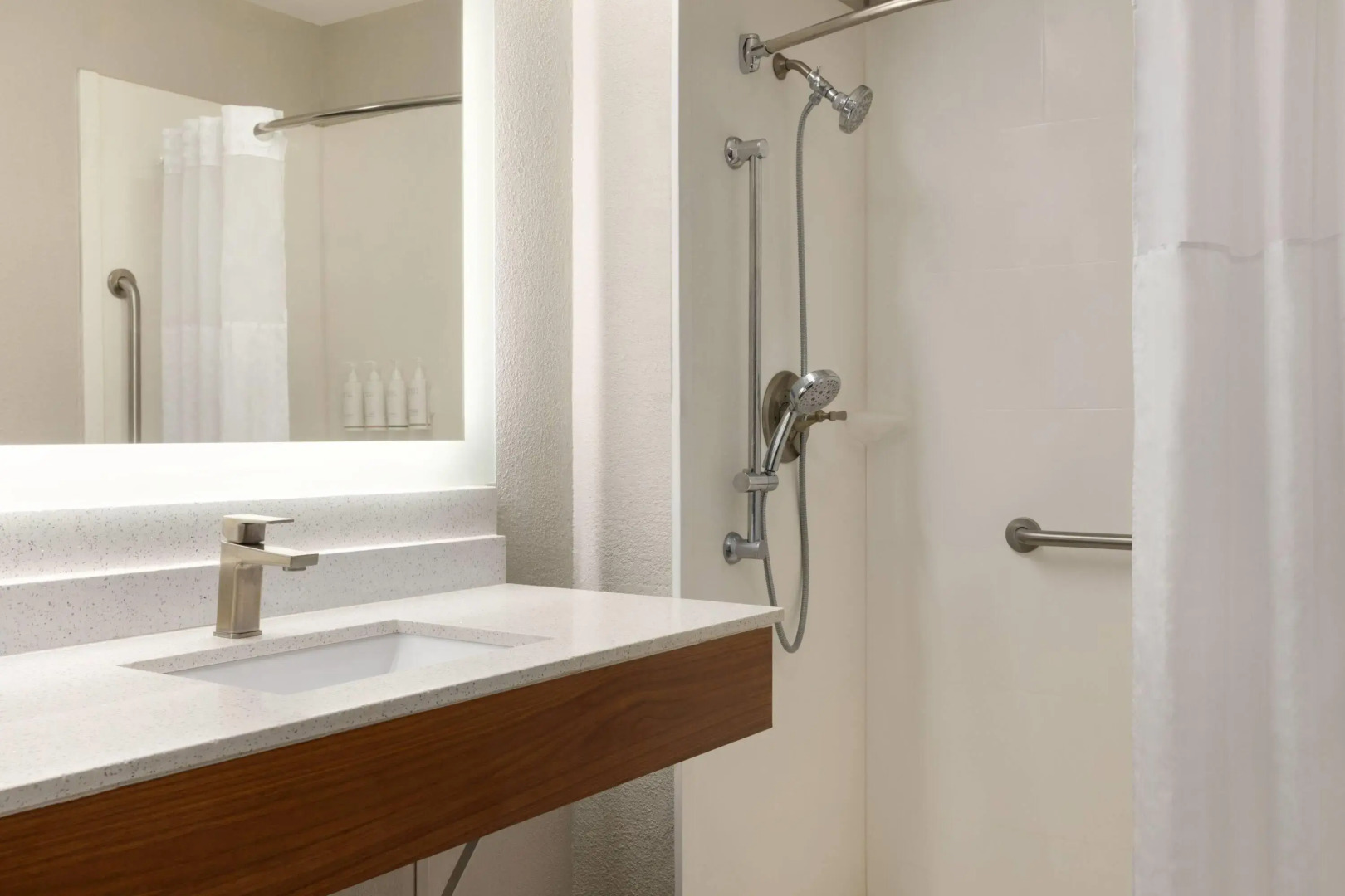 Days Inn by Wyndham Suites Fredericksburg