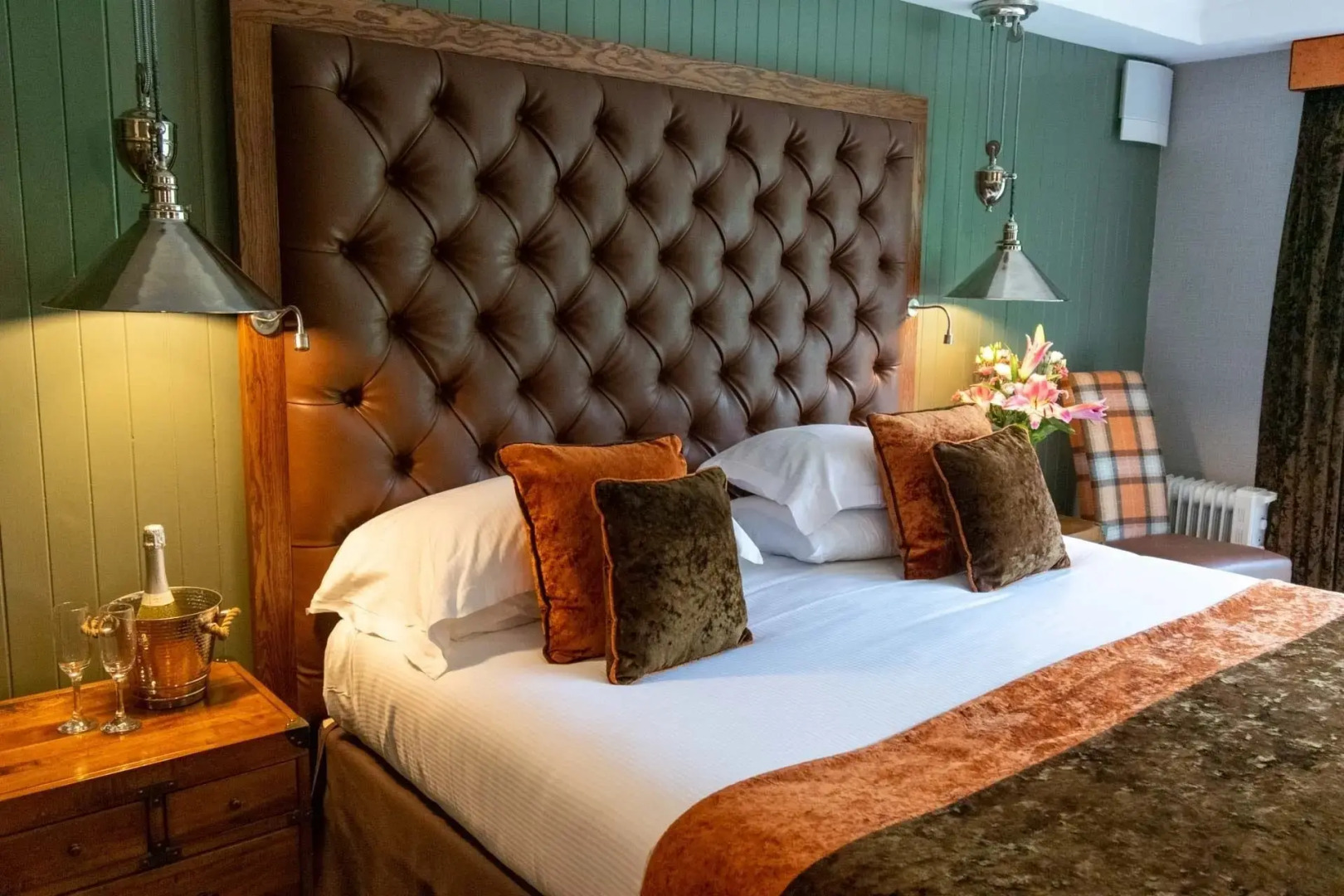 Craigmhor Lodge & Courtyard