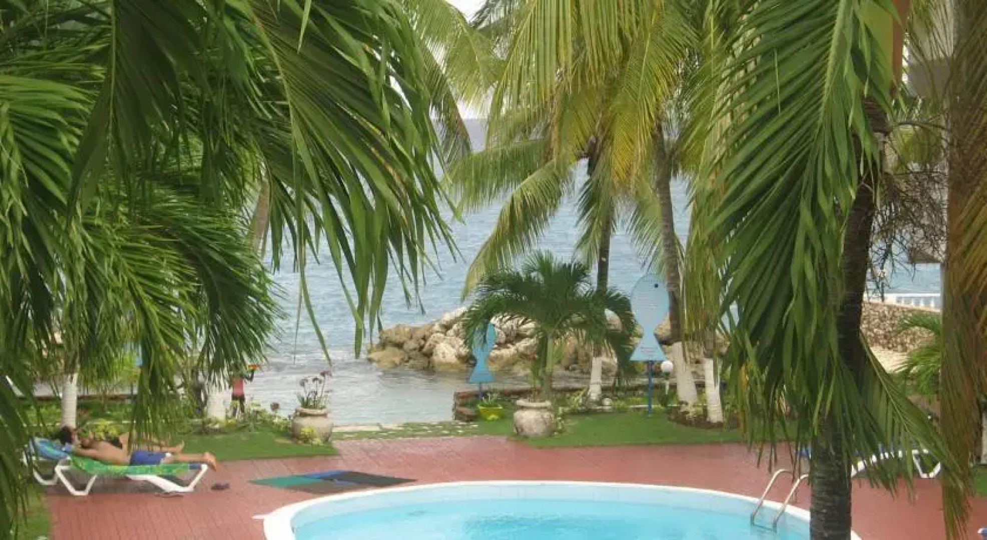 Chrisanns Beach Resort Apt 21