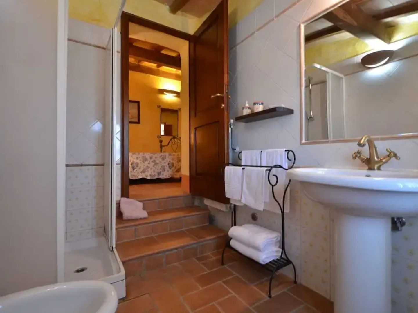 Attractive Apartment with Large Pool & Hot Tub