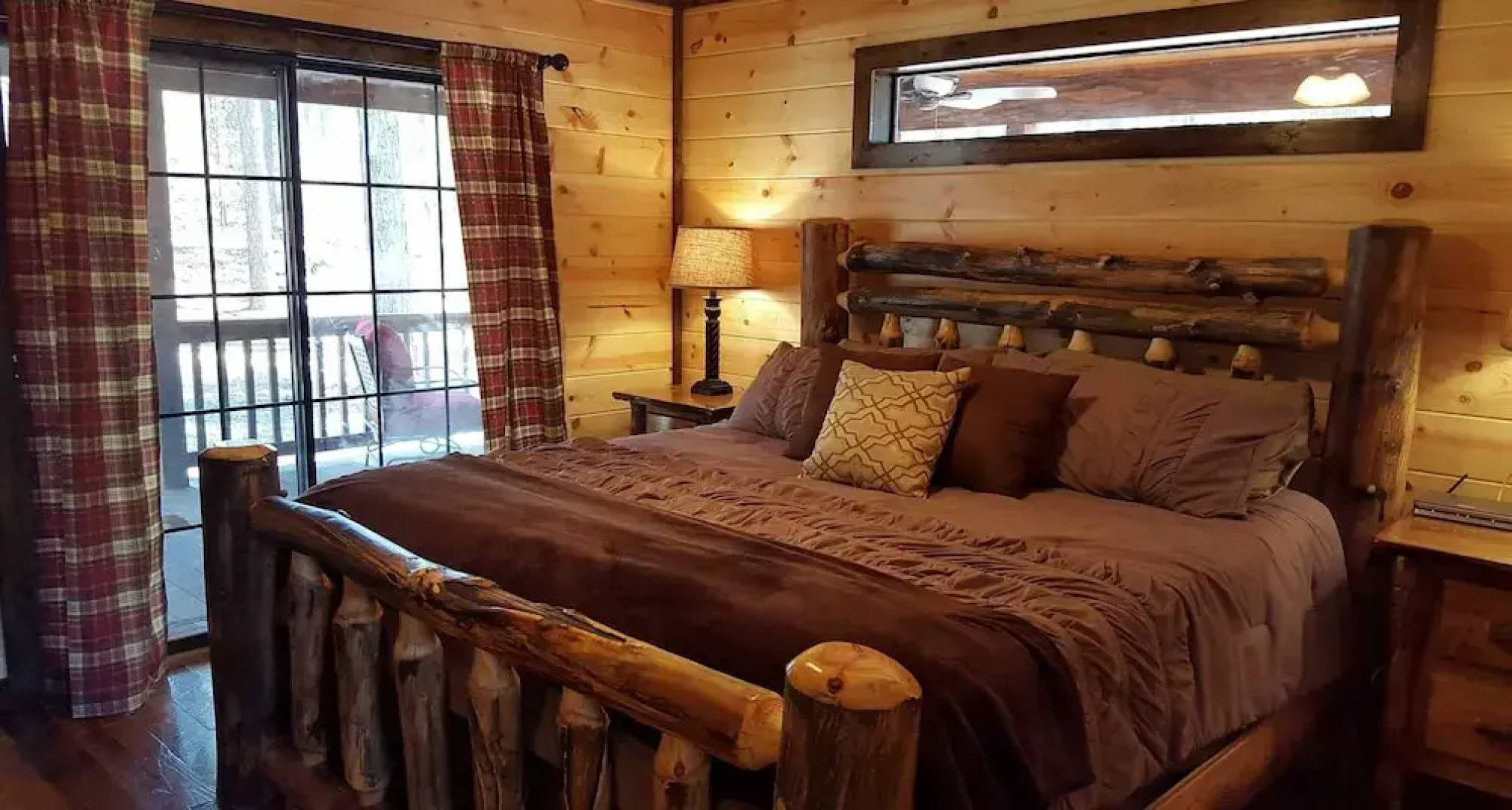 Ace in the Hole Cabin in the Wood With Hot Tub and Fireplace by Redawning