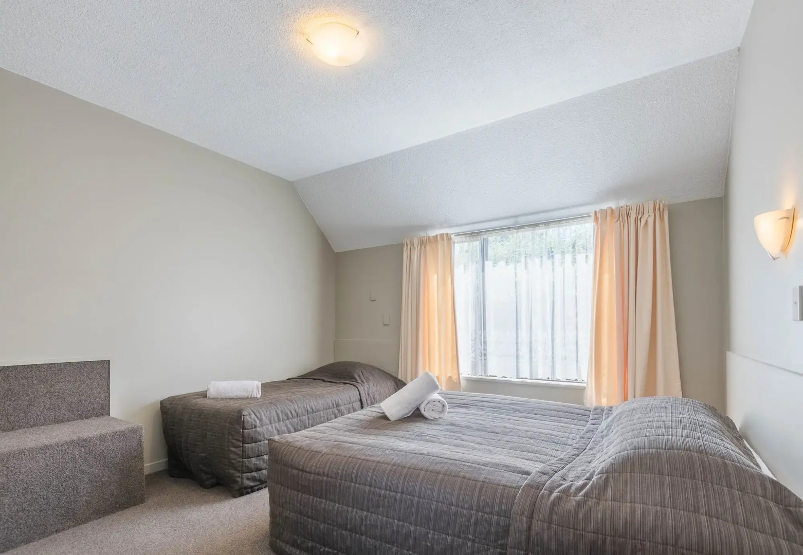 Manuka Crescent Motel